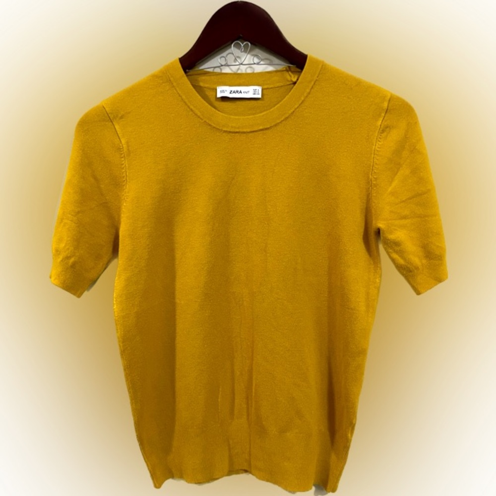 Zara Knit short sleeve sweater. Size medium. Mustard yellow